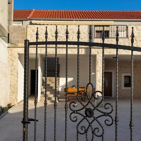 Apartment With Parking Spaces Bibinje, Zadar - 21094 *